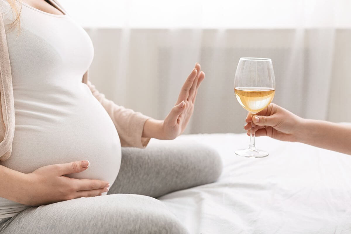 Mẹ bầu không nên sử dụng đồ uống có cồn trong thai kì