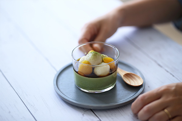 Tsukimi-dango kết hợp với thạch pudding trà xanh thanh mát và nước đường ngọt lịm