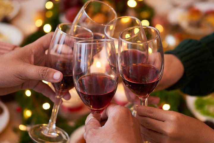 Rượu vang khó có thể thiếu trong các bữa tiệc