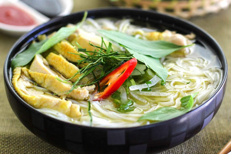 Chia sẻ món phở gà mang đậm hương vị của người Hà Nội