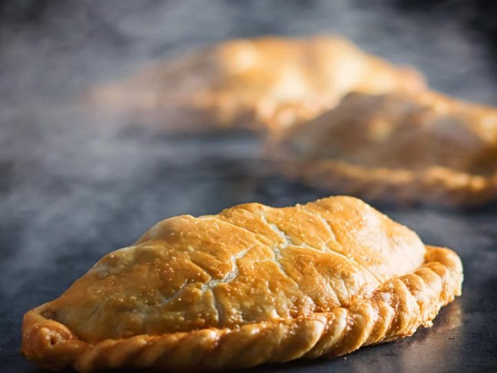 Cornish pasty thích hợp để ăn với bạn bè