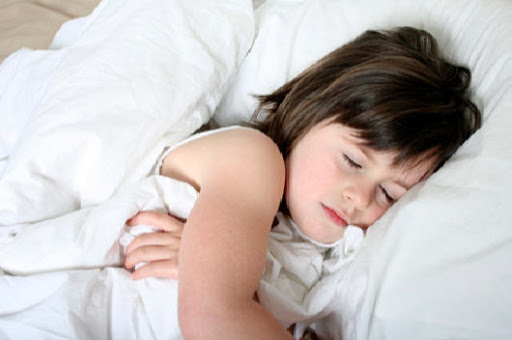 Cho trẻ ngủ sớm trước 10 giờ