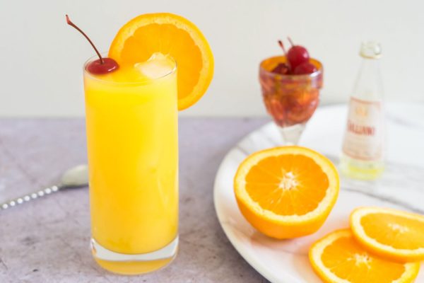 Mách bạn cách pha cocktail cam tươi mát, đơn giản tại nhà
