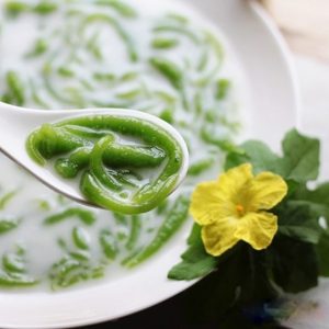 Chè Thái xanh sữa dừa là một trong số những món ăn tráng miệng của xứ sở Chùa Vàng.
