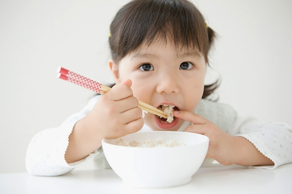 Sự phát triển của trẻ phụ thuộc vào dinh dưỡng được cung cấp hằng ngày