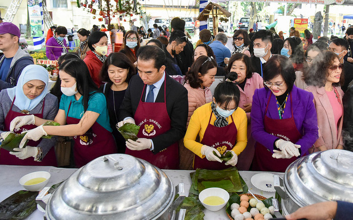 Đại sứ Nguyễn Nguyệt Nga nêu bật ý nghĩa của Liên hoan ẩm thực, là dịp giao lưu, giới thiệu văn hóa, ẩm thực của các nước, các vùng miền của Việt Nam.